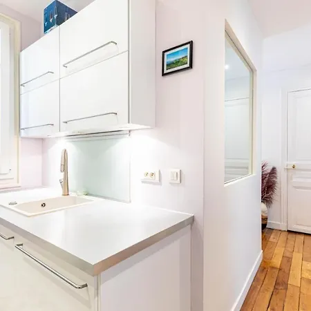 Apartment Cosy 2-bedroom In Montmartre Paris