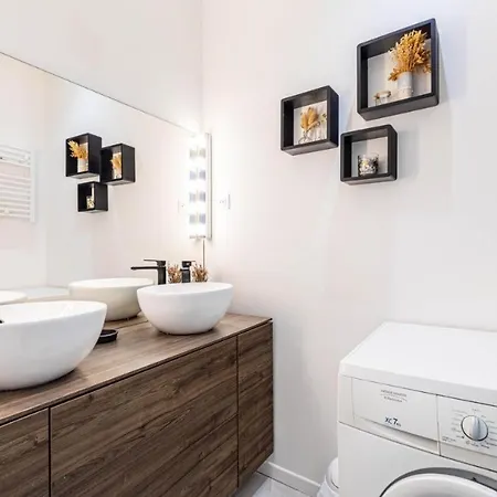 Cosy 2-bedroom In Montmartre Parigi
